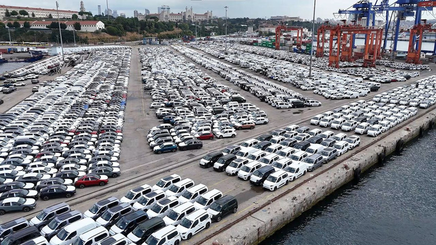 İstanbul Boğazı'na sıfır noktadaki binlerce sıfır km araç kamerada - Resim: 4