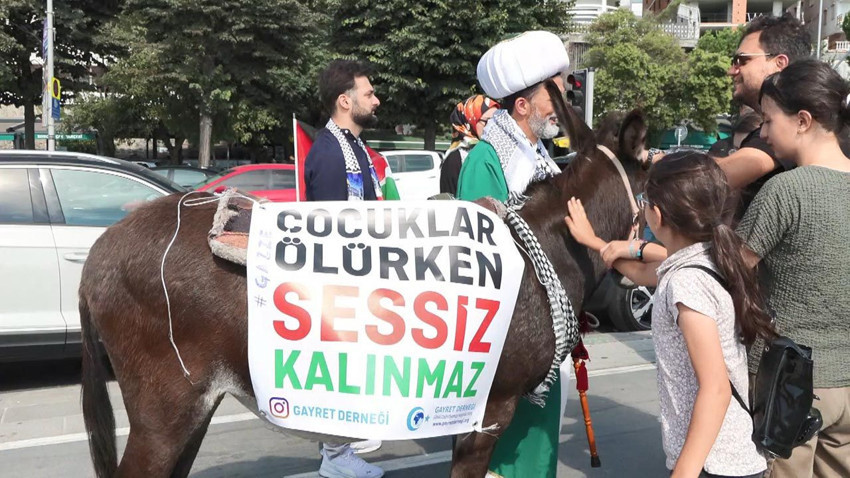 İstanbul Boğazı'nda 50 metrelik Gazze'ye destek flama açıldı - Resim: 2