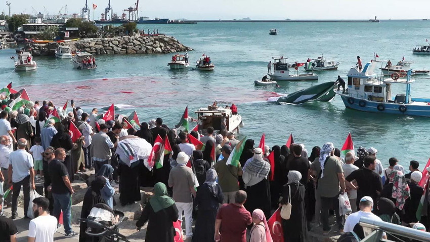 İstanbul Boğazı'nda 50 metrelik Gazze'ye destek flama açıldı - Resim: 3