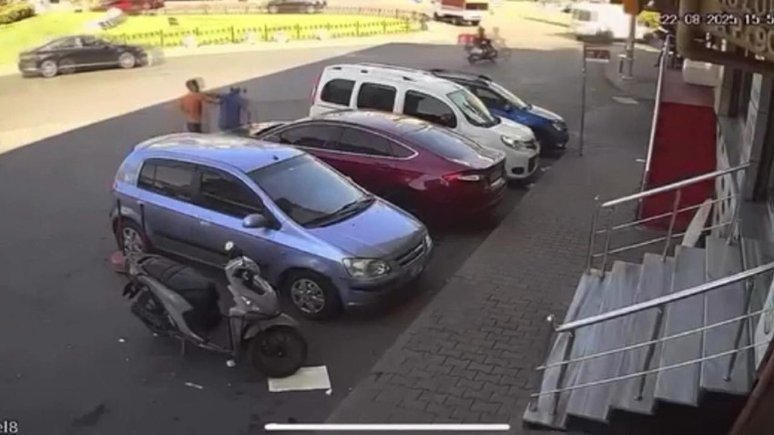 İstanbul'da cinsel taciz şüphelisine linç girişimi kamerada - Resim: 1