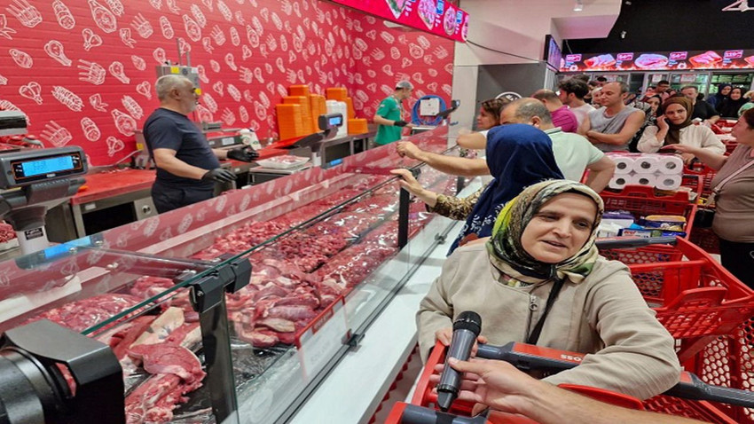 İstanbul'un kalbinde 3 kuruşluk hediye çeki için 8 saat kuyrukta beklediler - Resim: 2