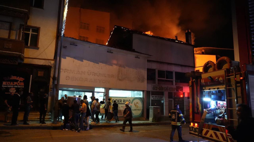 Restoranda çıkan yangın evler ve otele sıçradı - Resim: 4