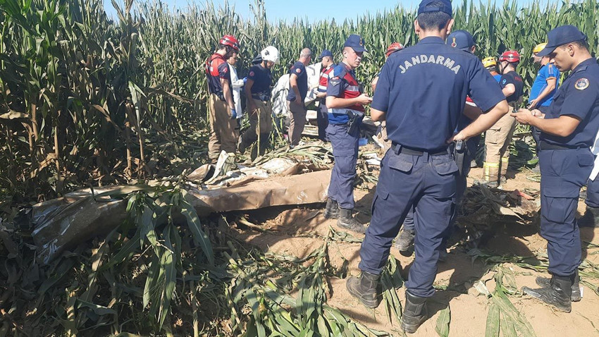 İzmir'de eğitim uçağı düştü: 1 pilot hayatını kaybetti - Resim: 1
