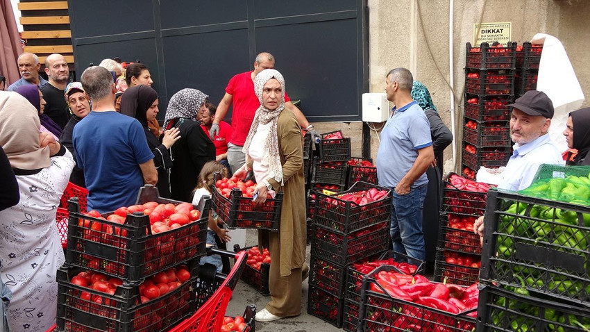 Market açılışında izdiham: Domates almak için birbirleriyle yarıştılar - Resim: 3