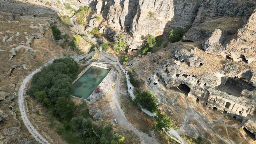Burası belki de Türkiye'nin en gizemli noktası: Üstü cami, altı kilise... - Resim: 3