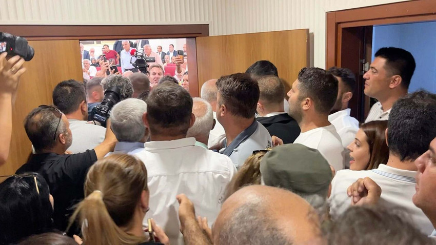 AK Parti'ye geçen Aydın Büyükşehir Belediyesi karıştı: Polis meclis toplantısına girdi - Resim: 1