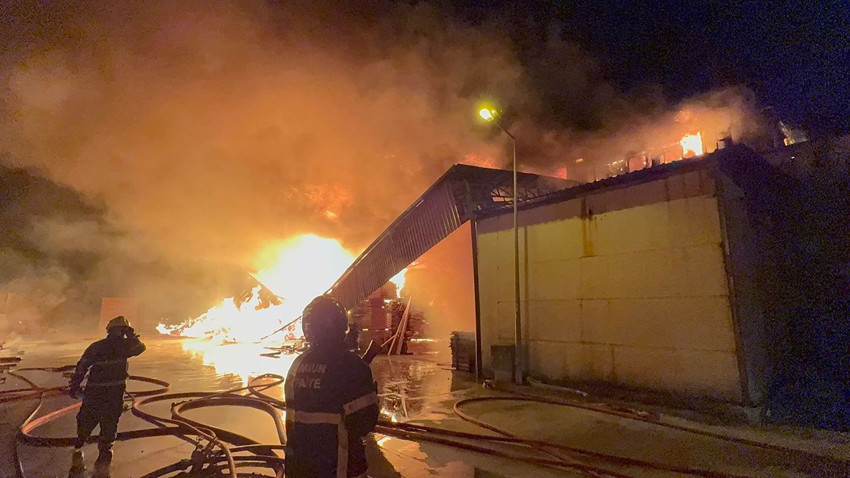 Sabaha kadar yanan fabrikadan geriye bu kaldı - Resim: 2