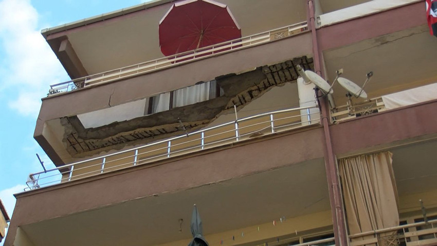 İstanbul'da 5 katlı binanın balkonu çöktü; bina tahliye edilip mühürlendi - Resim: 2