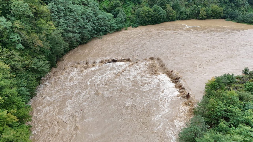 Sağanak yağış sonrası selde kabusu yaşayan Karadeniz'den kahreden manzaralar - Resim: 1