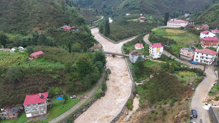 Sağanak yağış sonrası selde kabusu yaşayan Karadeniz'den kahreden manzaralar - Resim: 2