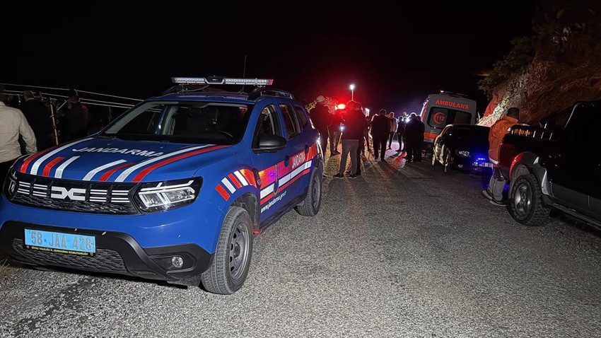 400 metrelik uçuruma yuvarlanan otomobil 4 kişiye mezar oldu - Resim: 2