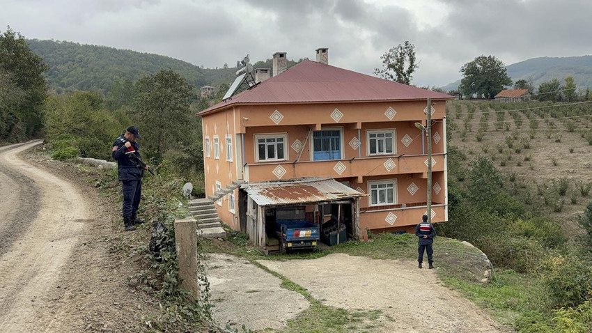 Korku filmi gibi cinayet! Jandarma durdurdu, üzerindeki kan lekeleri katili ele verdi - Resim: 1