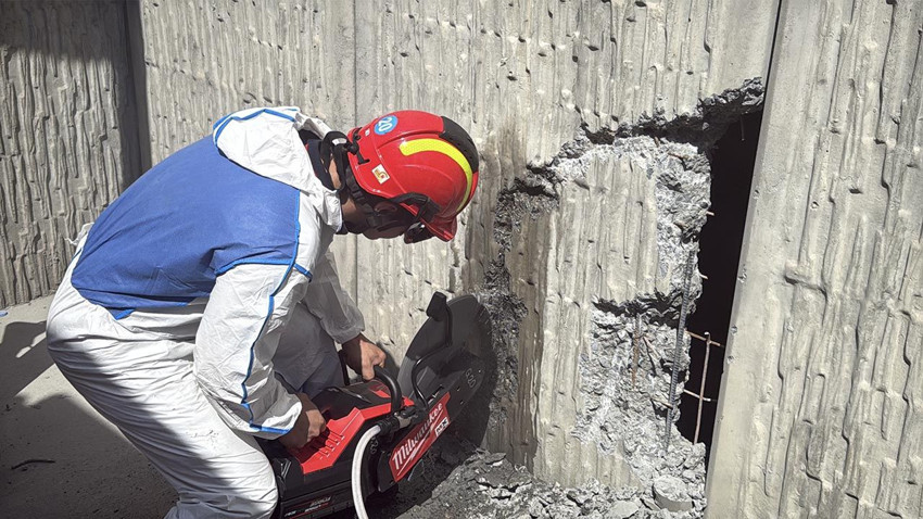 İstanbul'da inanılmaz olay: Günlerce duvarın arkasında mahsur kalan adam 6 saatte kurtarıldı - Resim: 4