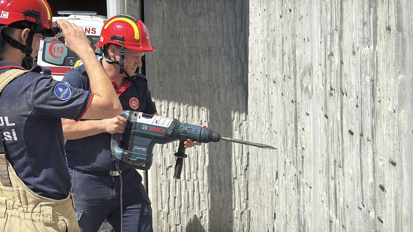 İstanbul'da inanılmaz olay: Günlerce duvarın arkasında mahsur kalan adam 6 saatte kurtarıldı - Resim: 2