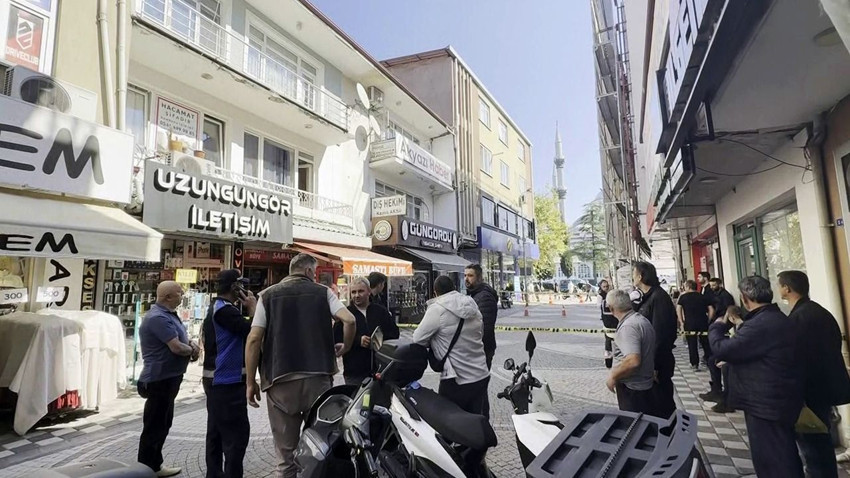 Binadan yükselen çatırdama sesleri paniğe yol açtı; bina tahliye edildi - Resim: 4