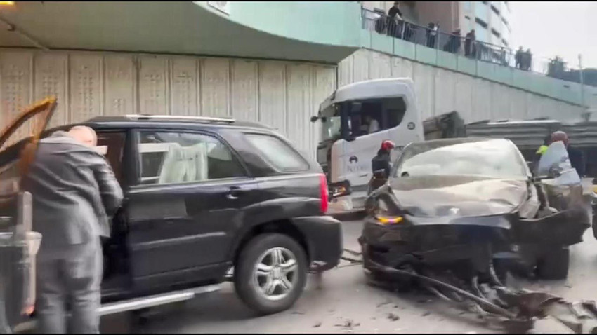 Kontrolden çıkan eletkrikli araç ortalığı savaş alanına çevirdi - Resim: 3