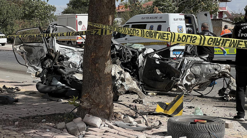 Kırmızı ışıkta katliam gibi tam gaz kaza anı kamerada: Araç ikiye bölündü; sürücüsü öldü - Resim: 4