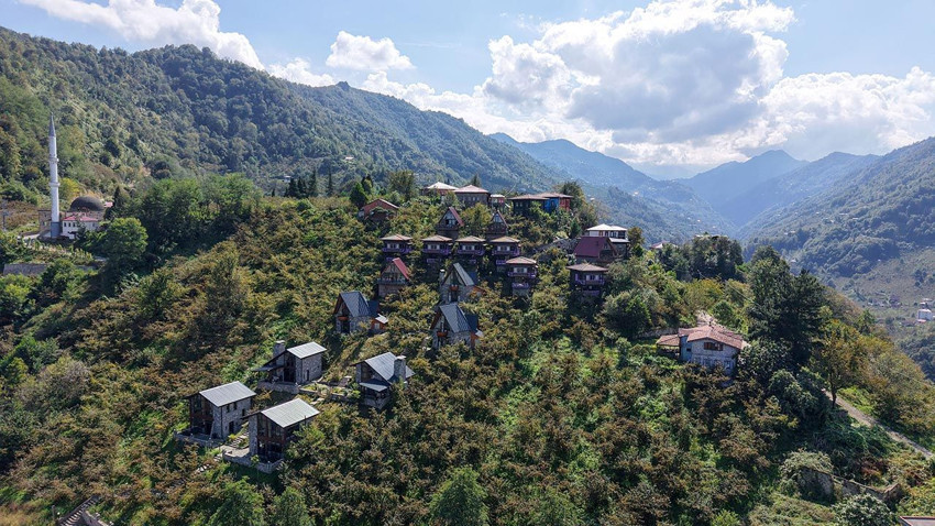 Türkiye'nin en sıradışı köyü: Tek tuşla manzara değişiyor - Resim: 1