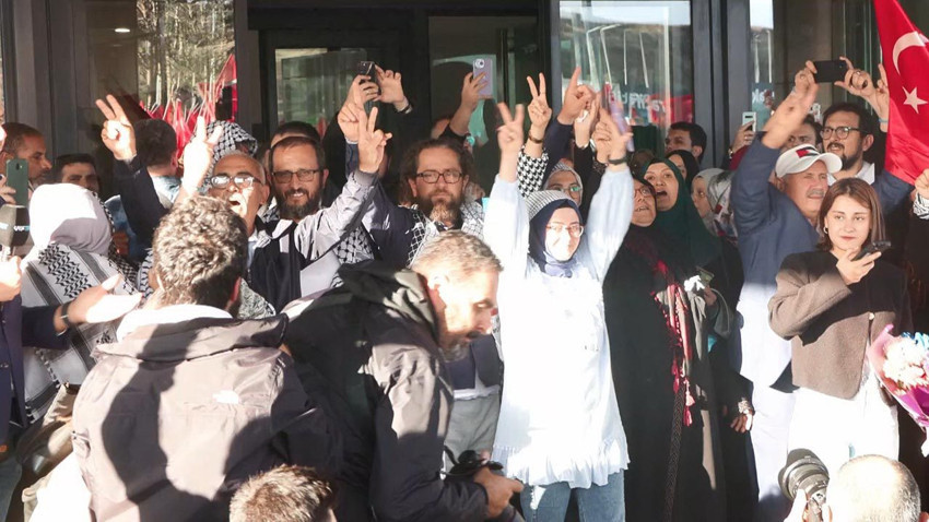 İsrail'in Küresel Sumud Filosu teknelerinde alıkoyduğu 36'sı Türk 137 kişi İstanbul'da - Resim: 1