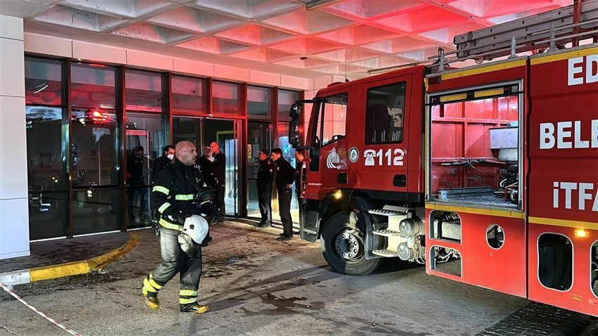 Hastanede yangın paniği! İçerisi dumanla doldu; poliklinikler boşaltıldı - Resim: 4