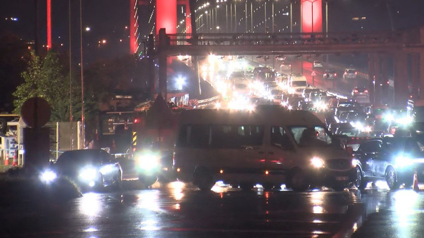 15 Temmuz Şehitler Köprüsü'nde otomobil alev alev yandı - Resim: 4