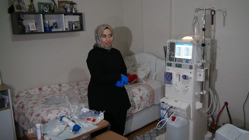 Böbrek yetmezliği çekiyordu; 27 yaşında evdeki tedaviyle hayata tutundu - Resim: 1