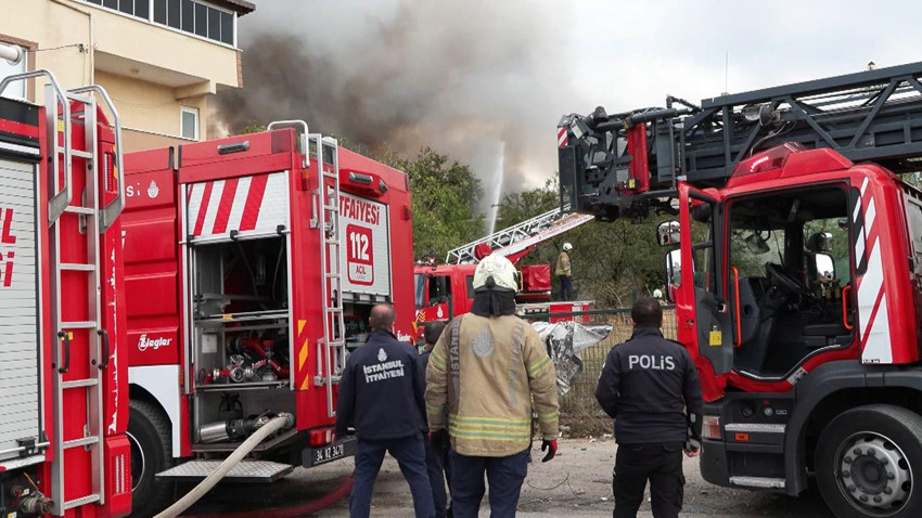 İstanbul'da korkutan yangın: Fabrika alevlere teslim oldu - Resim: 4