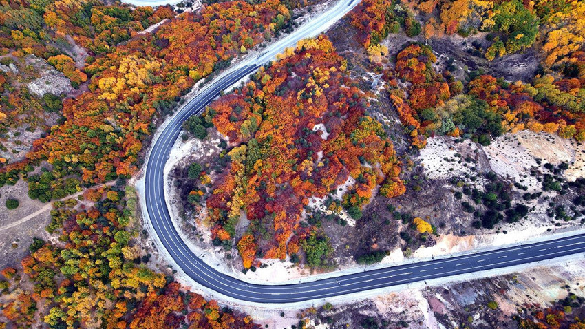 Masallar diyarı gibi... Sonbahar tonlarına bürünen Geminbeli Geçidi hayran bıraktı - Resim: 1