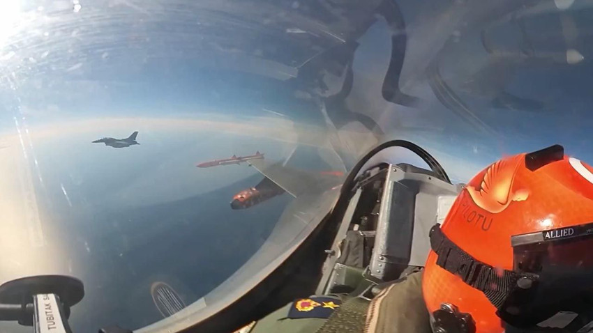 Türk mühendislerin geliştirdiği SOM-J seyir füzesi hedefi 12'den vurdu! - Resim: 2