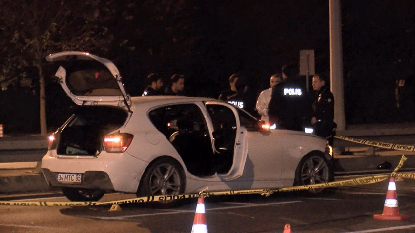 İstanbul'da polisten kaçan araç 5 polis aracına çarptı; polis havaya ateş açtı... - Resim: 1