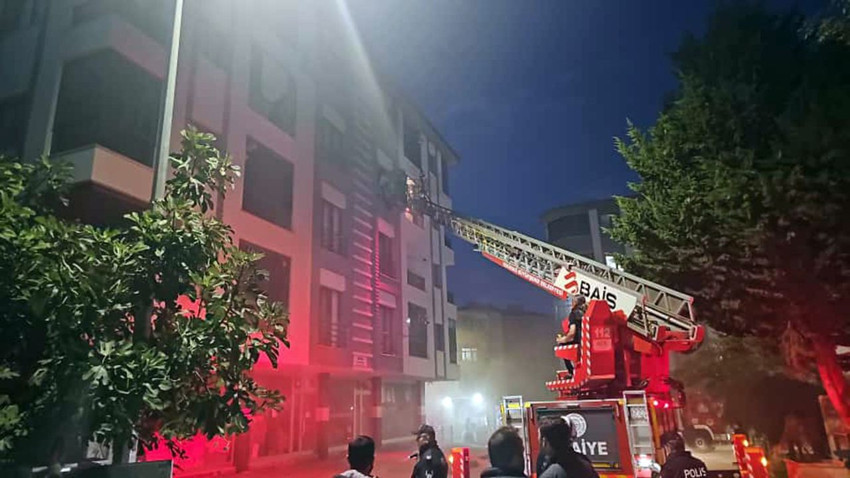 Apartmanın otoparkındaki araç alev aldı, patlamalar yaşanırken çok sayıda kişi mahsur kaldı - Resim: 4