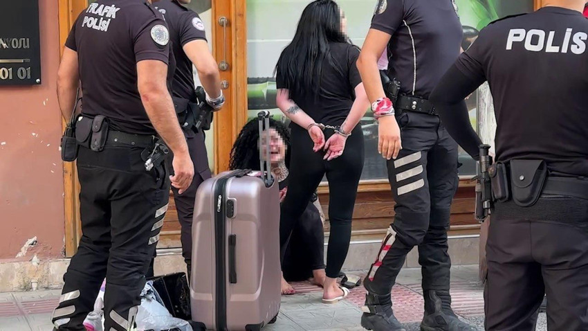 Saç saça baş başa kavga eden kadınlar ortalığı ayağa kaldırdı - Resim: 3