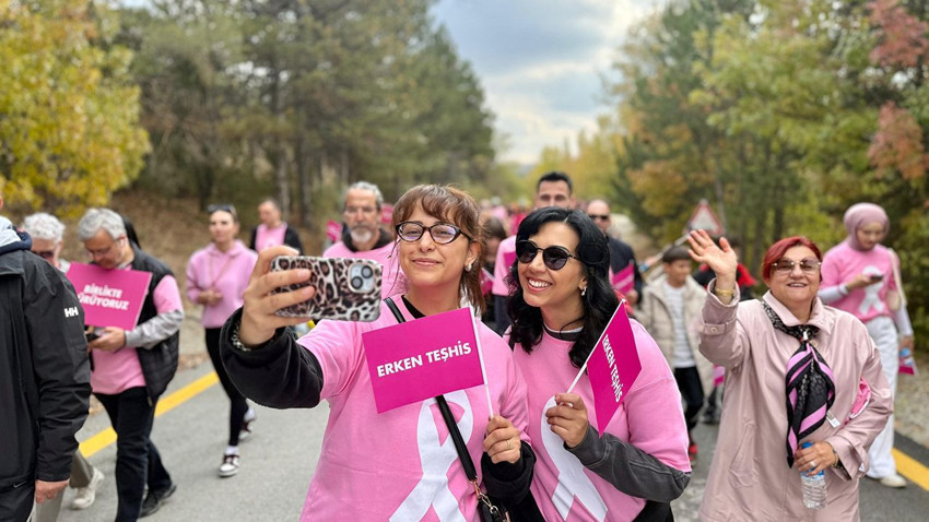 Kanseri yenen ve kanserle mücadele edenler için adımladıkları yolları pembeye boyadılar - Resim: 3