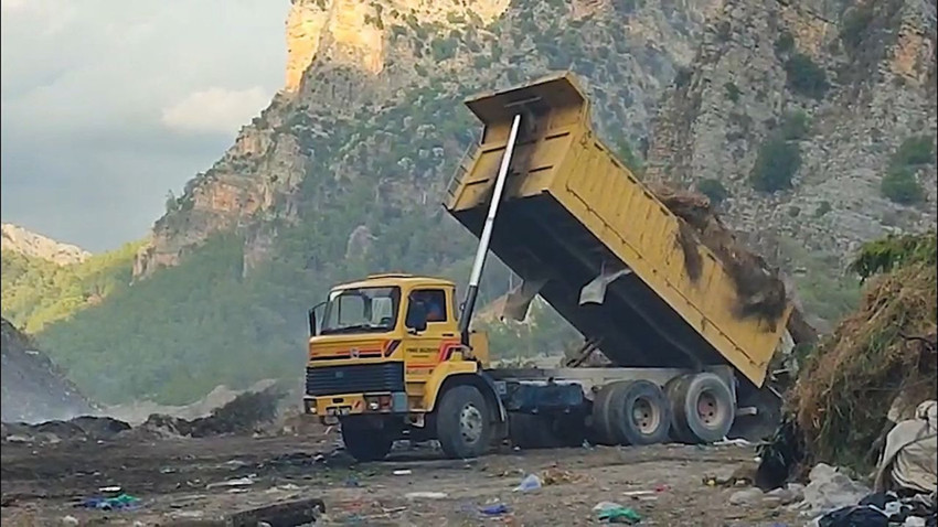 Antalya'da hem Büyükşehir ve hem de ilçe belediyeleri suç üstü yakalandı - Resim: 4