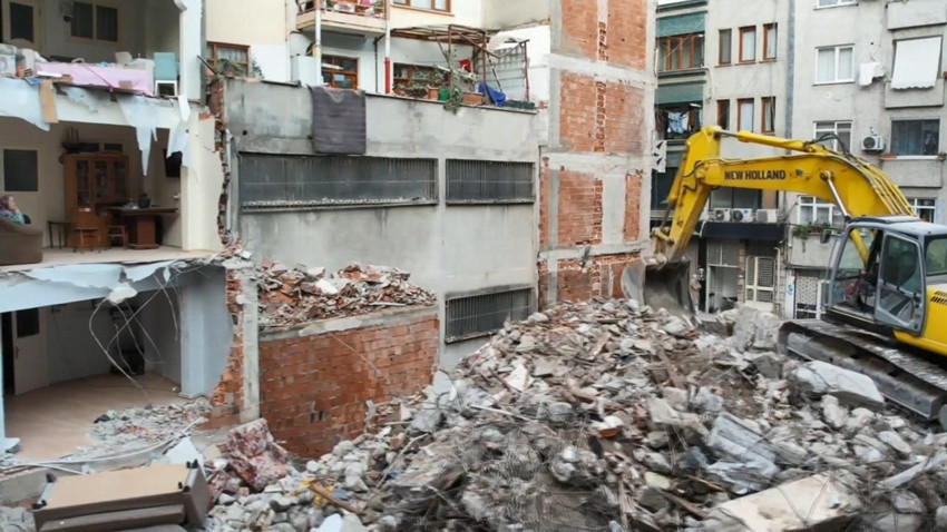 4 katlı bina yıkıldı; ortaya çıkan manzara şaşkına çevirdi - Resim: 2