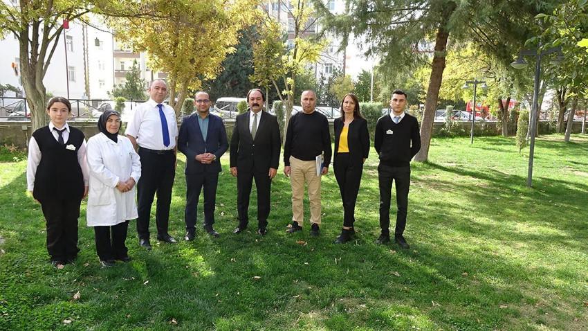 365 gün açık! Bu okul fabrika gibi çalışıyor; adeta para basıyor! - Resim: 1