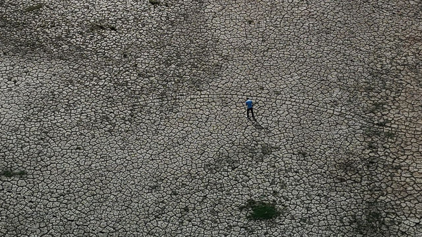 Yıllardır sular altındaydı; bir zamanlar vatandaşların kullandığı köprü kuraklıkla geri döndü - Resim: 2