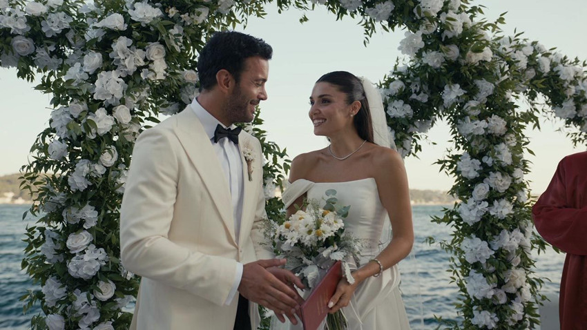 Hande Erçel ve Barış Arduç'lu Aşk ve Gözyaşı dizisinin fişi çekildi! - Resim: 1