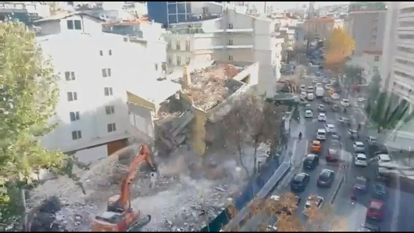 Kontrollü yıkım kontrolden çıktı: 4 katlı bina çöktü! - Resim: 2