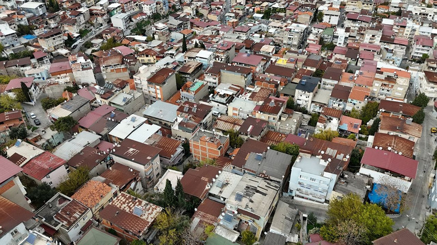 Bu mahallede duvarları çatlamayan bina kalmadı - Resim: 2