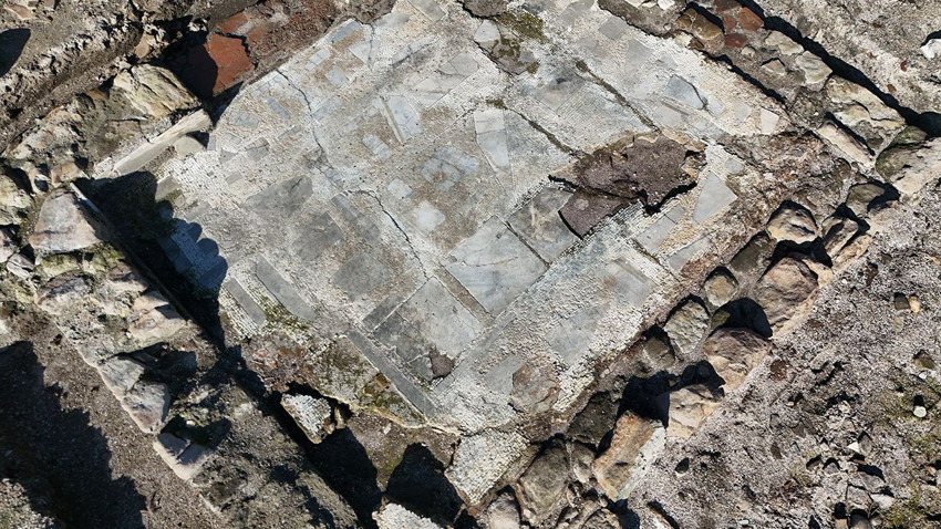 Sapanca Gölü'nde sular çekilince tarihi yapı ortaya çıktı - Resim: 2