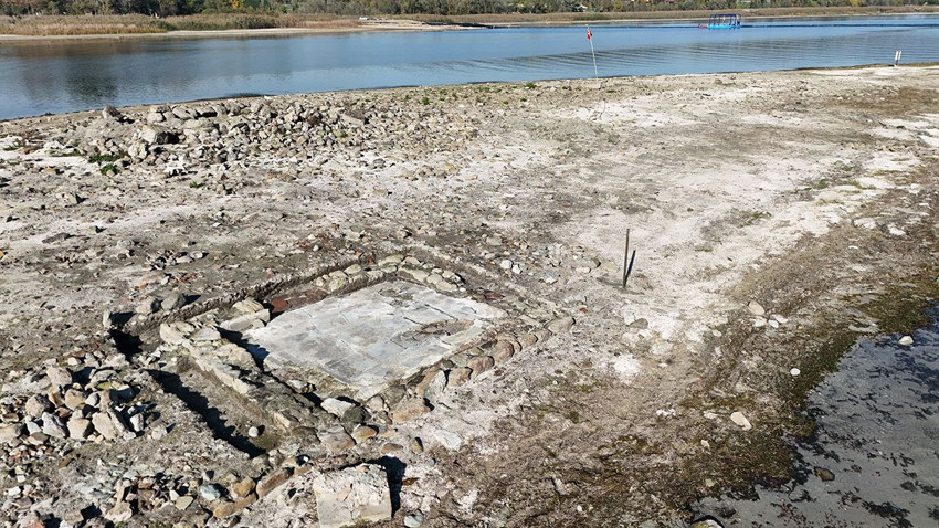 Sapanca Gölü'nde sular çekilince tarihi yapı ortaya çıktı - Resim: 4