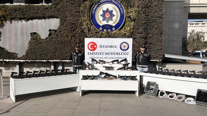 Emniyet 1 ayda ele geçirilen silahları sergiledi, görenin ağzı açık kaldı - Resim: 1