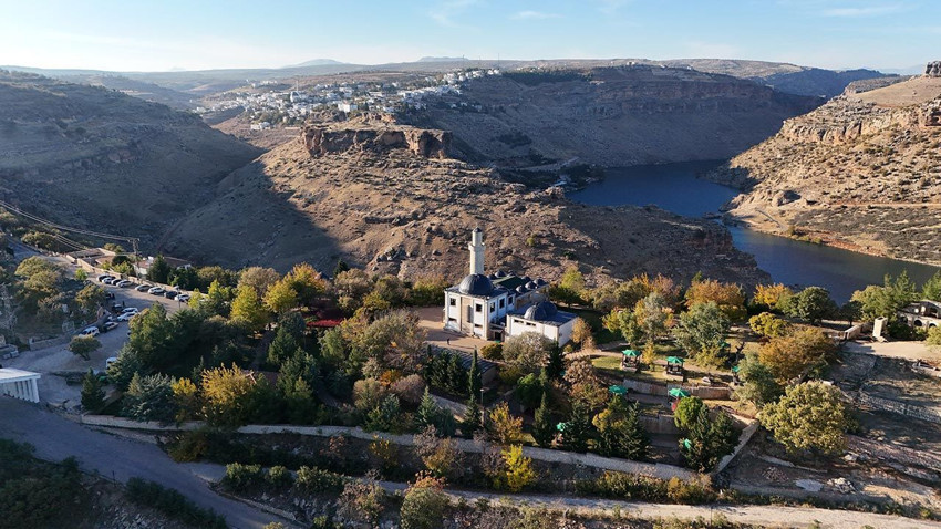 Peygamberler diyarına turist akını: 22 bin nüfuslu ilçe yılda 1 milyon ziyaretçi ağırlıyor - Resim: 1