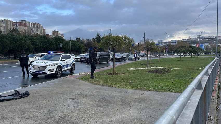 İstanbul'da güpegündüz dehşet! Bir kadın yol ortasında katledildi - Resim: 1