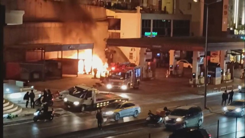 Akaryakıt istasyonunda şarj olan elektrikli araç alev alarak patladı - Resim: 2