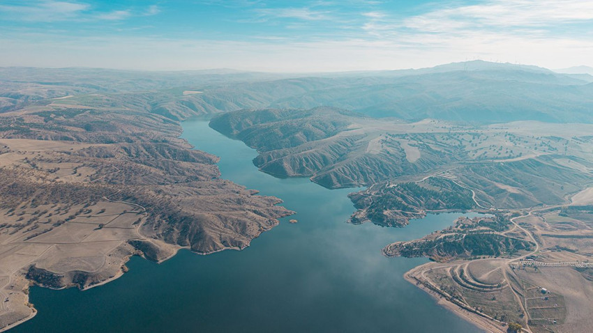 Türkiye'nin bozkırın ortasındaki görtenleri mest eden masmavi cenneti havadan görüntülendi - Resim: 2