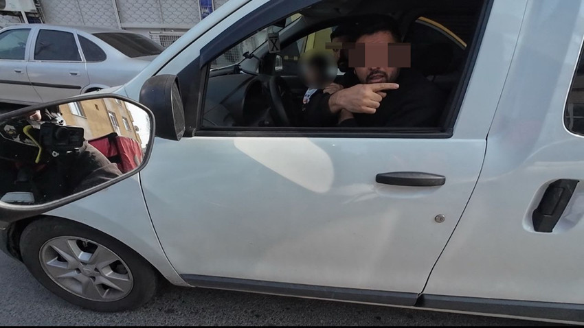 İstanbul trafiğinde eli keserli trafik teröristi dehşeti kamerada - Resim: 2