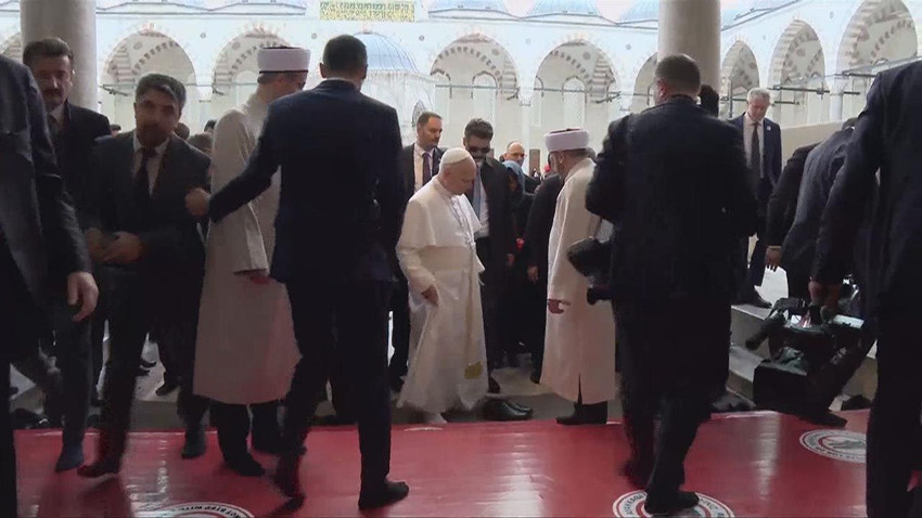 Papa'nın İstanbul turu devam ediyor: Sultanhahmet Camii'ni ziyaret etti - Resim: 3