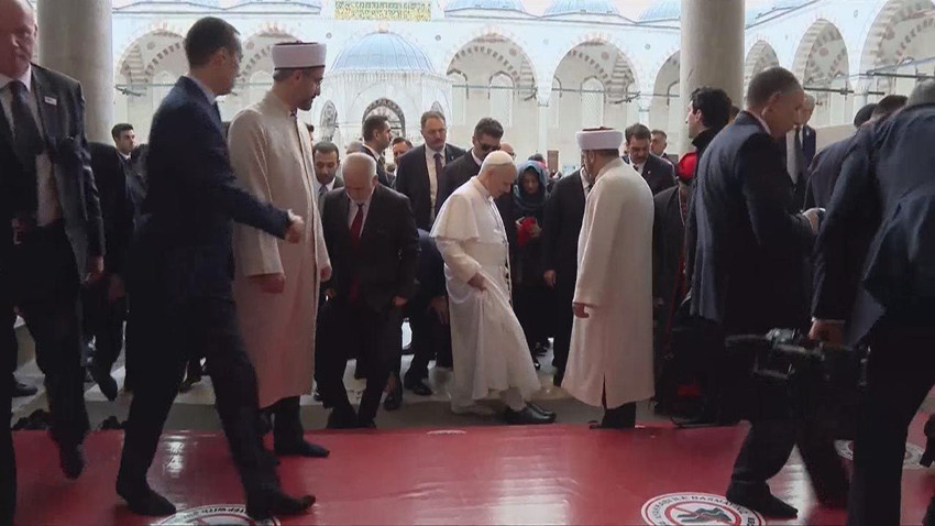 Papa'nın İstanbul turu devam ediyor: Sultanhahmet Camii'ni ziyaret etti - Resim: 2